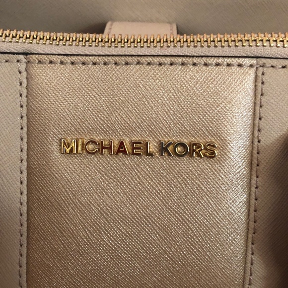 Michael Kors Blush Bag / Purse w/ Removable Strap - Picture 11 of 15